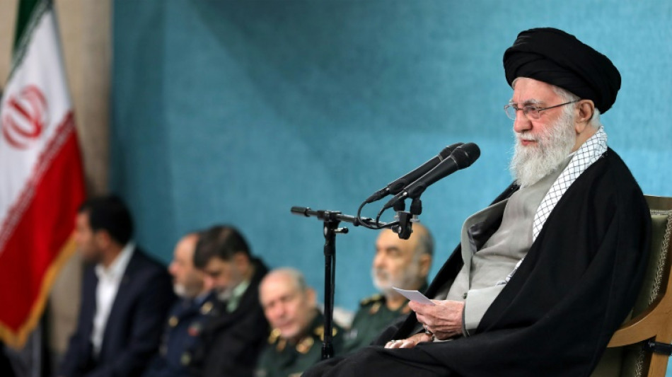 Líder supremo iraní Jamenei critica tácticas "de intimidación" tras amenazas de Trump