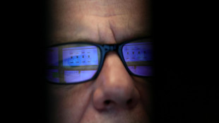 Piazza Affari scivola (-1%) con i Btp, lo spread a 106