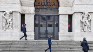 Borsa: Milano apre poco mossa (+0,1%)