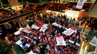 J&uuml;dische Demonstranten st&uuml;rmen Trump Tower f&uuml;r pro-pal&auml;stinensische Protestaktion