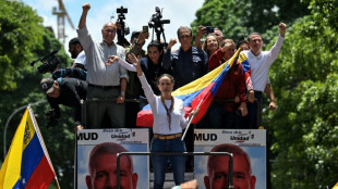 Oposi&ccedil;&atilde;o da Venezuela pede aos militares que fiquem 'do lado do povo'