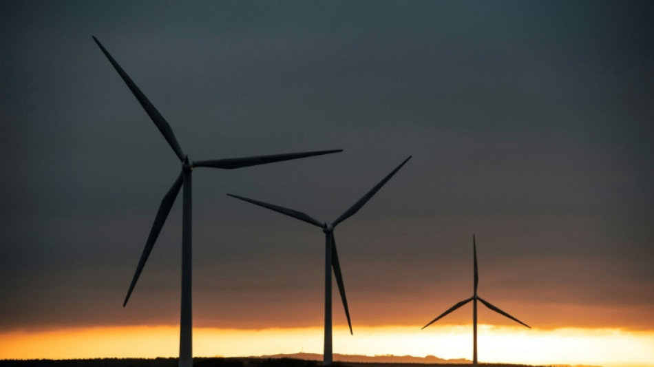Un village des Deux-S&egrave;vres refuse des &eacute;oliennes "plus hautes que la tour Montparnasse"