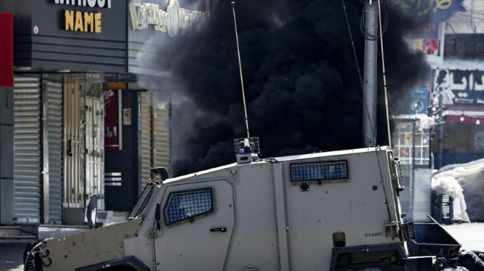 Imagens de palestino amarrado a jipe militar israelense provocam indigna&ccedil;&atilde;o