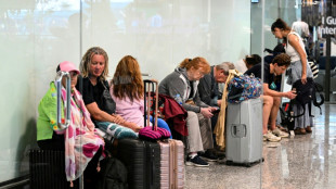 Centenas de passageiros retidos em Bali devido &agrave; guerra no Oriente M&eacute;dio