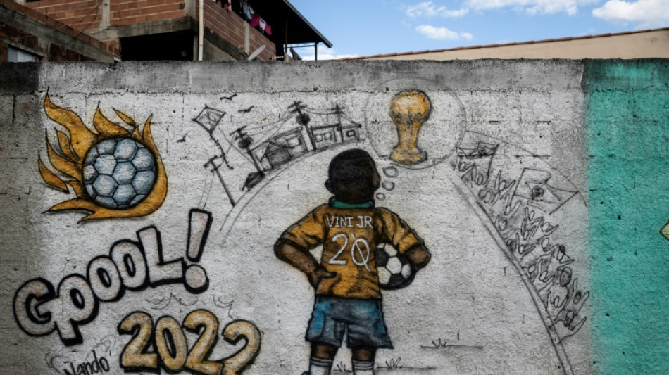 Au Br&eacute;sil, dans la ville natale de Vinicius Jr, tous partagent sa peine
