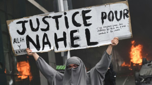 Policial que matou adolescente na França pede perdão a família da vítima