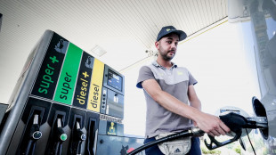 Carburanti ancora in calo, benzina self service a 1,734 euro