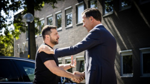 Rutte sagt Ukraine Lieferung von F-16 durch Niederlande und D&auml;nemark offiziell zu