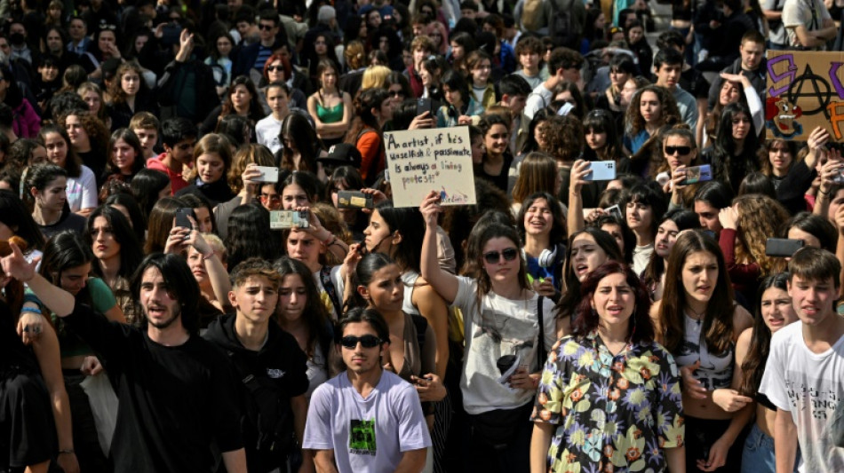 Violentos enfrentamientos entre polic&iacute;a y manifestantes en Atenas