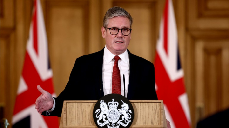Reuni&atilde;o de crise em Londres ap&oacute;s fim de semana de viol&ecirc;ncia da extrema direita
