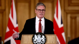 Reuni&atilde;o de crise em Londres ap&oacute;s fim de semana de viol&ecirc;ncia da extrema direita