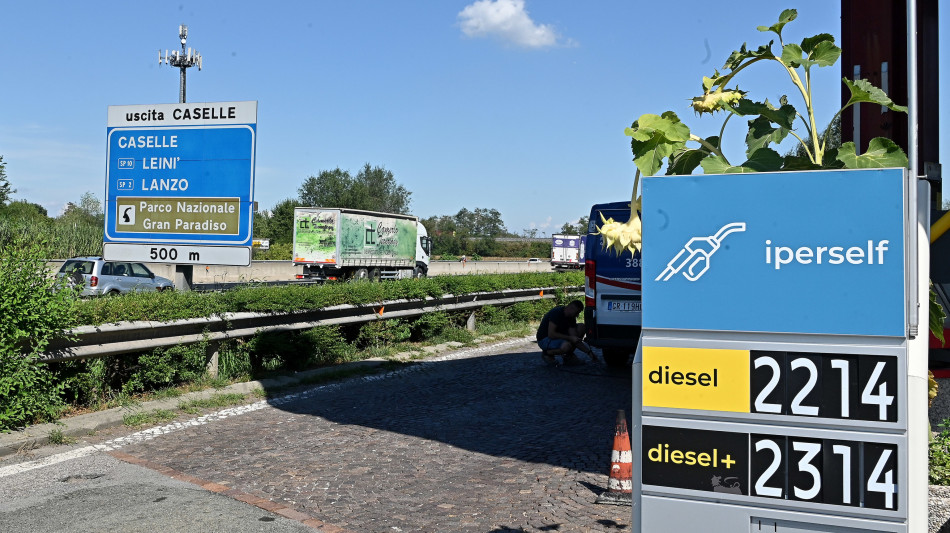 Prezzo del petrolio sale ancora, Brent verso i 100 dollari