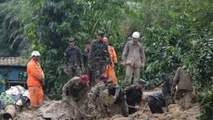 Bolsonaro visita &aacute;rea afectada por lluvias, que ya dejan 91 muertos en Brasil
