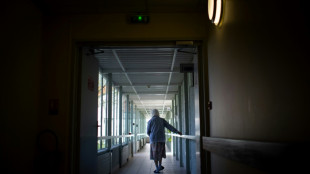 Maltraitance en Ehpad: les pouvoirs publics "pas à la hauteur", selon la Défenseure des droits