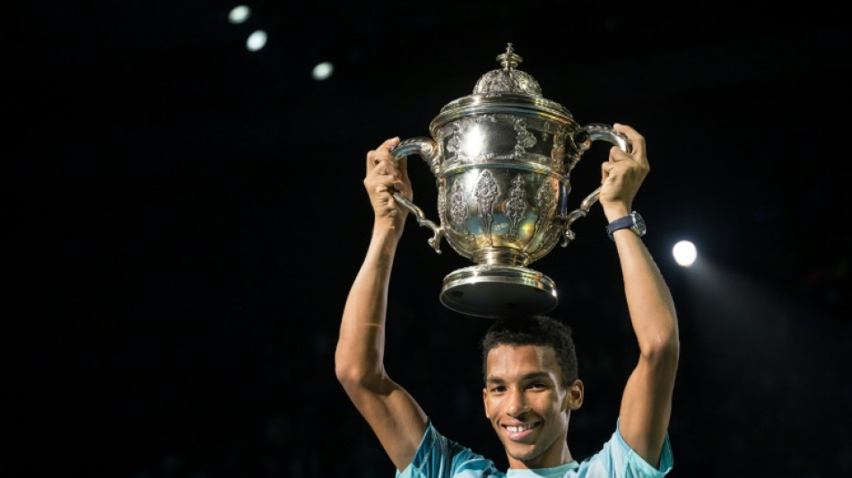 Auger-Aliassime vence Hurkacz e &eacute; campe&atilde;o do ATP 500 da Basileia