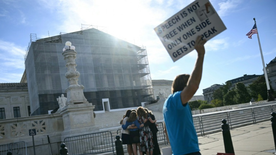 La Corte Suprema de EEUU examina la prohibición de las "terapias de conversión" para menores