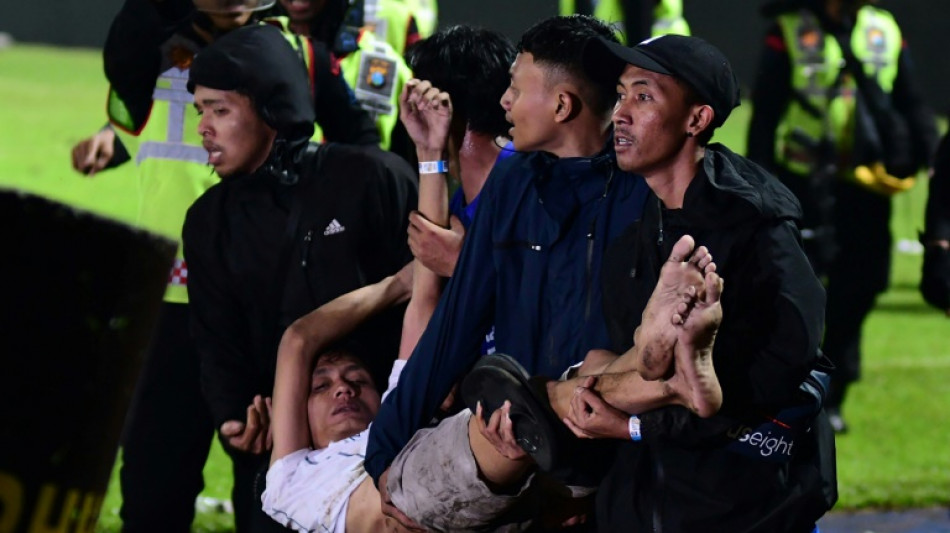 129 Tote und 180 Verletzte nach Fu&szlig;ballspiel in Indonesien