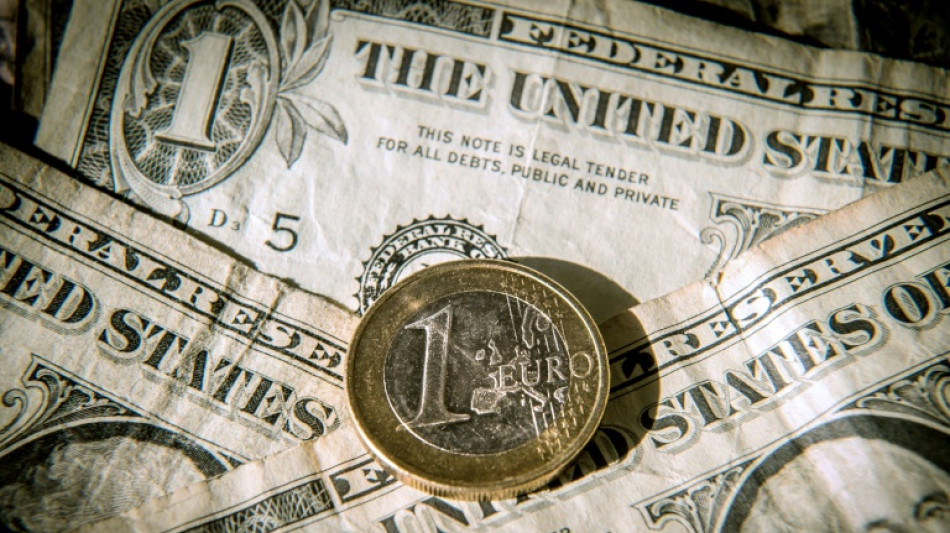 El miedo a la recesi&oacute;n derrumba bolsas europeas, petr&oacute;leo y euro; Wall Street resiste