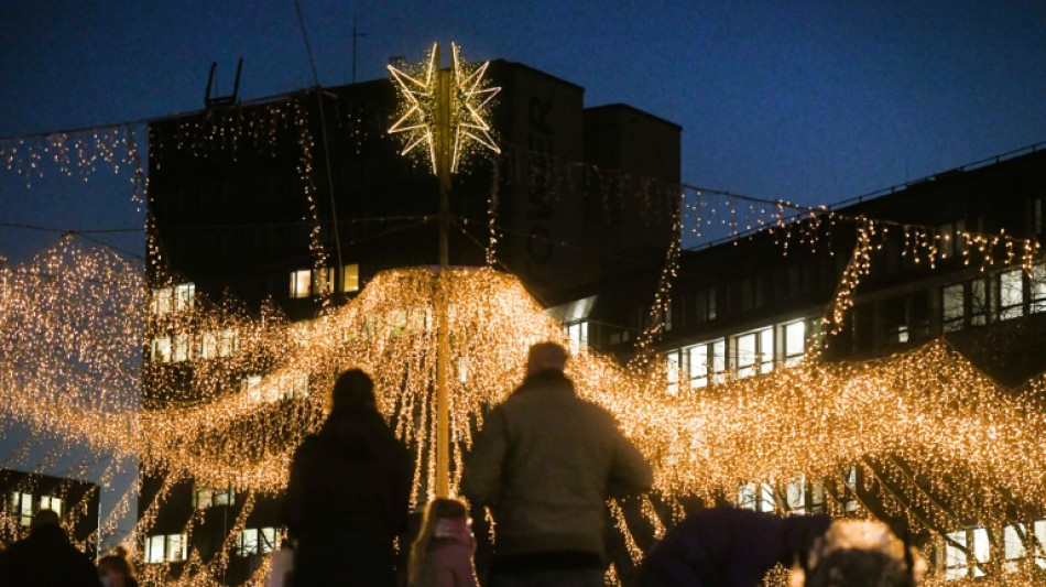 Vier von zehn Deutschen wollen so viel f&uuml;r Weihnachtsgeschenke ausgeben wie 2021