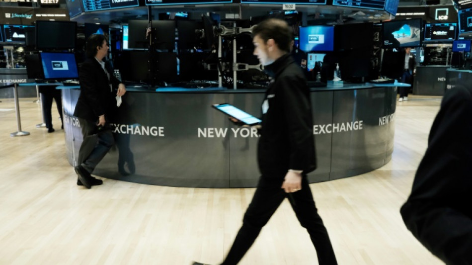 Wall Street conclut dans le rouge, plomb&eacute;e par les banques r&eacute;gionales