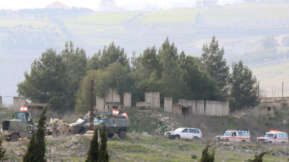 Au Liban, des d&eacute;plac&eacute;s attendent pr&egrave;s de leur village de pouvoir y retourner