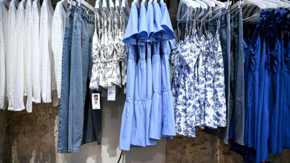 Apr&egrave;s la taxe sur les petits colis, un malus sur les v&ecirc;tements de mode jetable