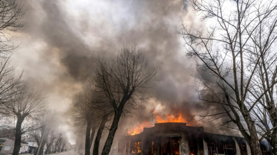 Evacuations dans l'Est de l'Ukraine o&ugrave; l'&eacute;tau se resserre