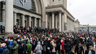 A Dnipro, la cohue des r&eacute;fugi&eacute;s ukrainiens en attente d'un train