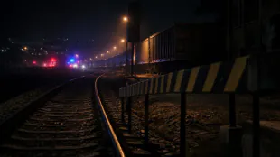 Homem morre ap&oacute;s ser atingido por trem de carga em Barra Mansa