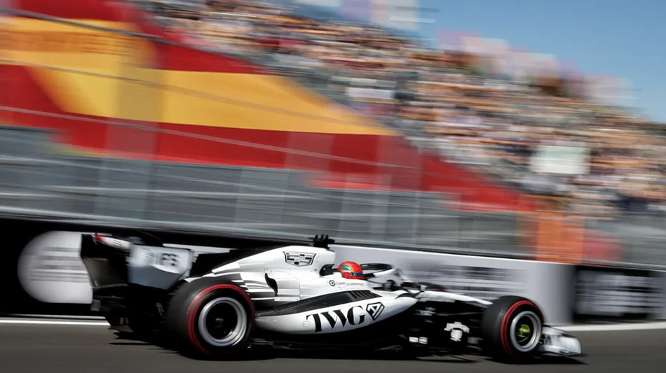Checo P&eacute;rez abandona el GP de Espa&ntilde;a por falla hidr&aacute;ulica pero muestra optimismo