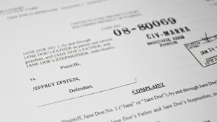 V&iacute;timas de Epstein criticam publica&ccedil;&atilde;o parcial e lenta de arquivos do caso nos EUA