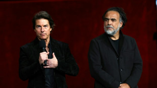 Tom Cruise e Alejandro I&ntilde;&aacute;rritu revelam imagens de 'Digger' na CinemaCon