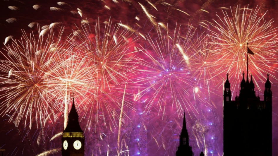 Duo soll illegal mit Pyrotechnik gehandelt haben - rund 20 Tonnen beschlagnahmt