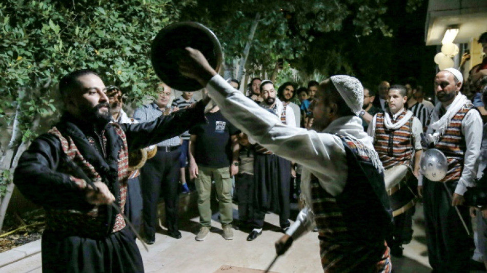 Despu&eacute;s de la guerra, sirios en Jordania encuentran alegr&iacute;a y empleo en la danza