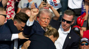 Tiro de rasp&atilde;o causou ferida de 2 cm em orelha de Trump, diz ex-m&eacute;dico da Casa Branca