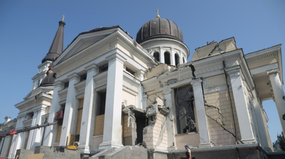 A fragilizada Catedral de Odessa ap&oacute;s bombardeio russo
