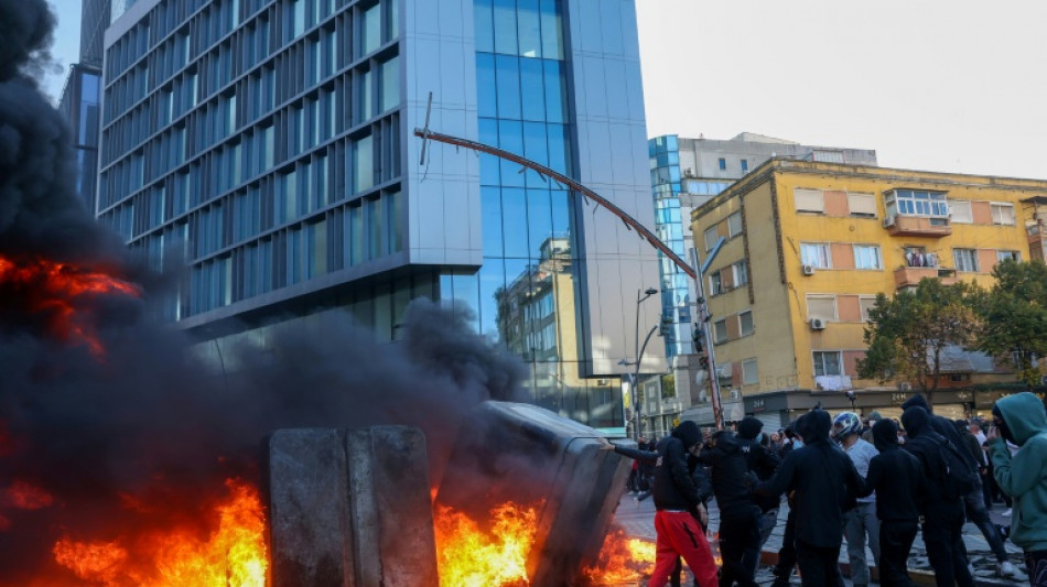 Albanie : nouveaux heurts entre manifestants et policiers, des minist&egrave;res attaqu&eacute;s