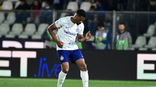 Inter close in on Serie A title after comeback triumph at Como