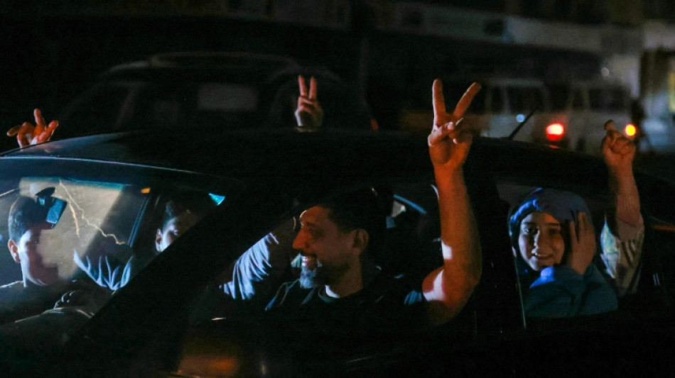 Los desplazados regresan a sus hogares devastados en L&iacute;bano tras el anuncio de tregua