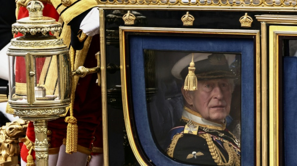 El tradicional discurso del rey, eclipsado por la crisis del gobierno laborista brit&aacute;nico