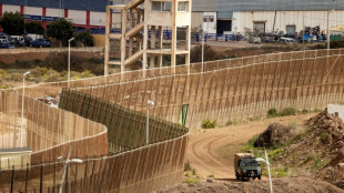 Unos 1.000 migrantes intentan entrar, sin &eacute;xito, en el enclave espa&ntilde;ol de Melilla