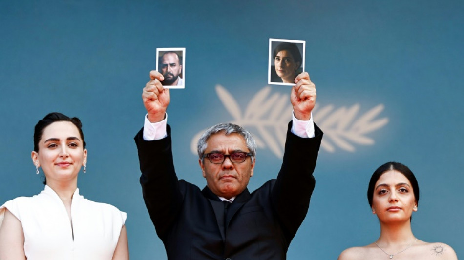 Cineasta iraniano Mohammad Rasoulof &eacute; ovacionado em Cannes