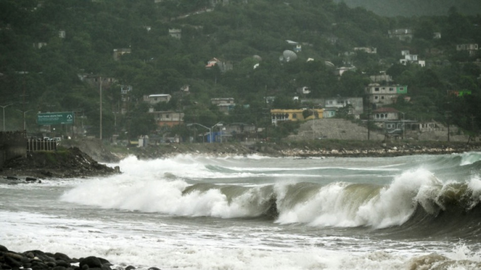 Dans les Cara&iuml;bes, l'ouragan Melissa devient plus mena&ccedil;ant &agrave; l'approche de la Jama&iuml;que
