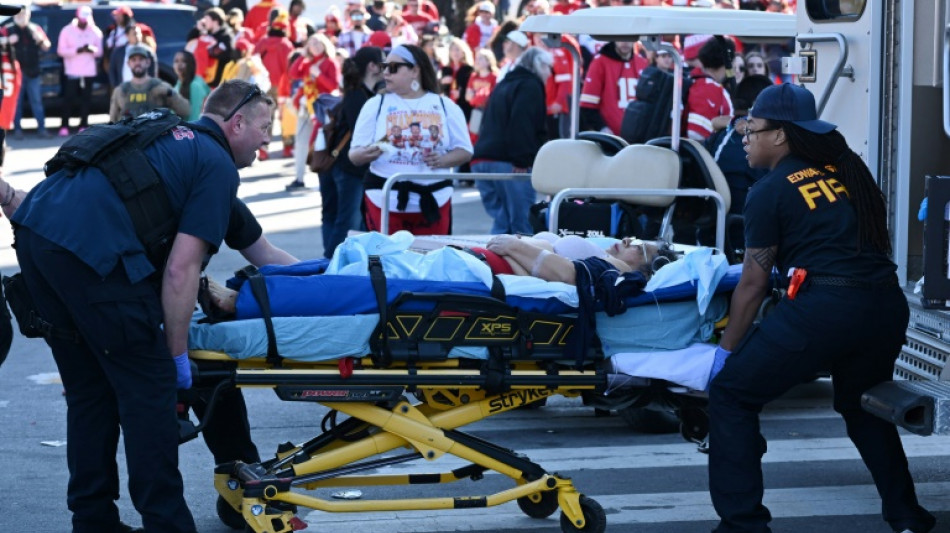Un muerto y 21 heridos en tiroteo en el desfile del Super Bowl en EEUU