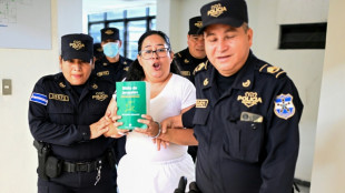 ONG denuncia traslado "arbitrario" de cárcel de abogada crítica de Bukele