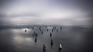 Vendée Globe: Jean Le Cam, le doyen, toujours leader