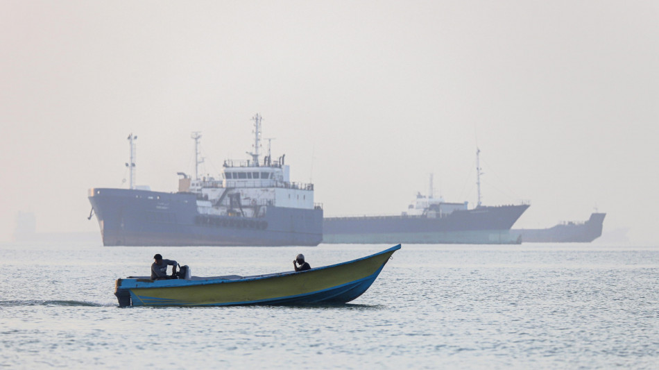 Il petrolio inverte la rotta, Brent in calo a 87,3 dollari al barile