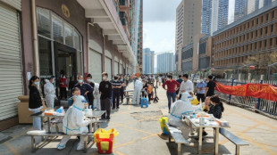 China decreta confinamiento en grandes ciudades y cierra f&aacute;bricas por un brote de covid-19