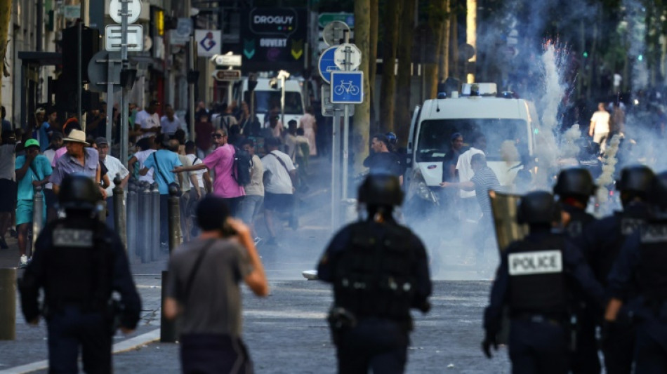 Cientos de detenidos en Francia pese a remisi&oacute;n de la violencia 