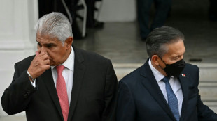 Presidente de Panamá acusa a su antecesor de millonarios sobrecostos en puente del canal